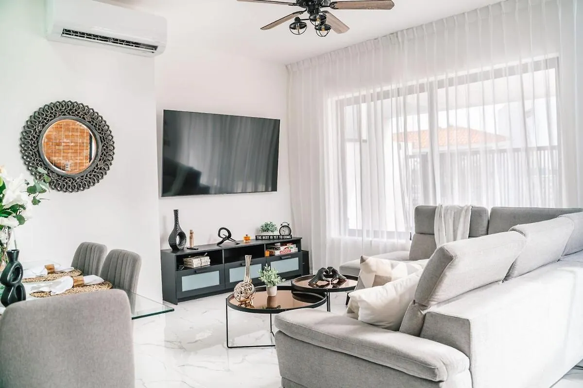 Stunning Brand New Villa In Downtown プンタ・カナ